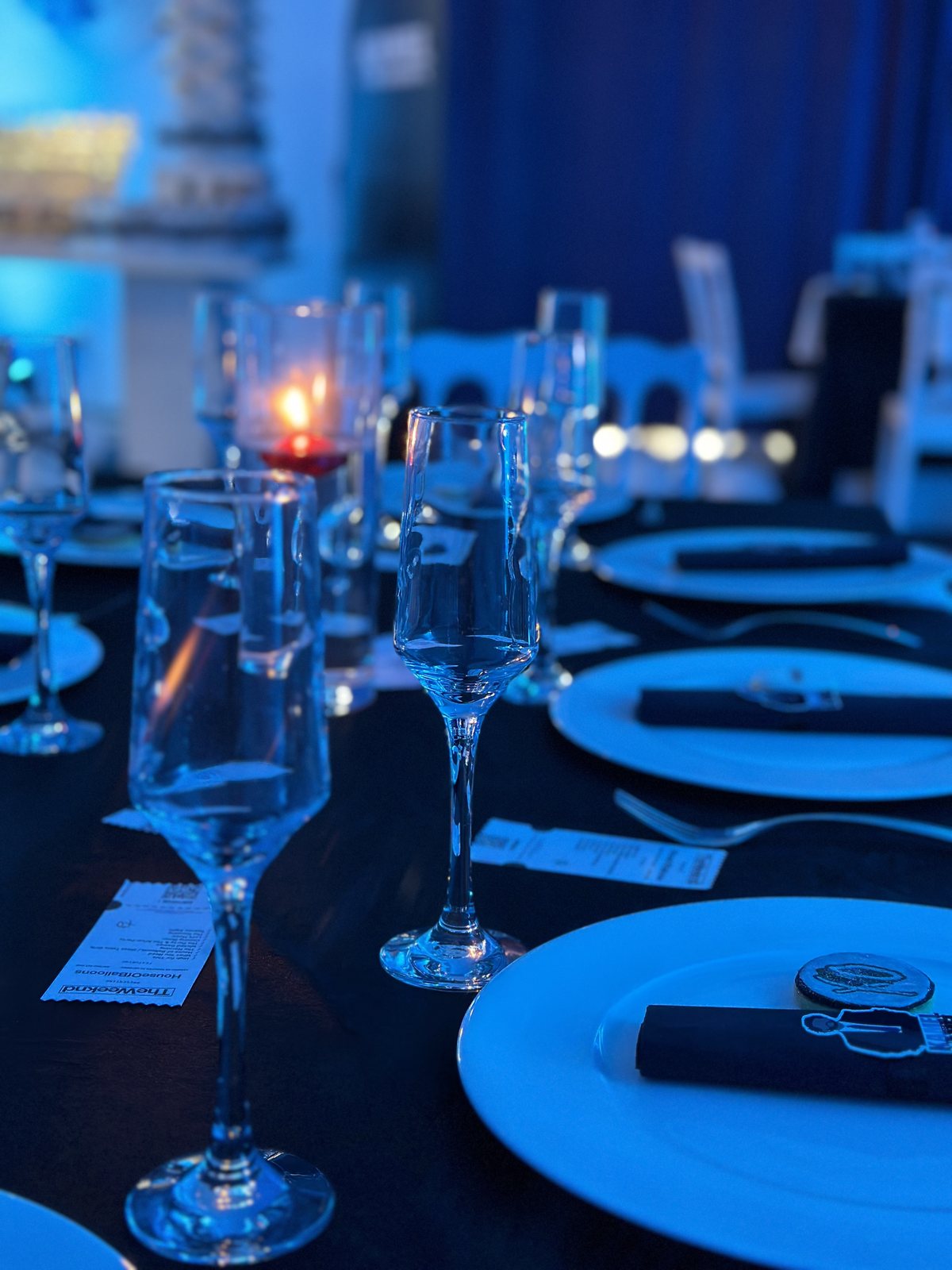 Dîner de gala et chandeliers par DK Events